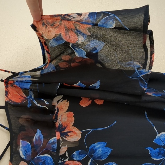 Large Lily White Floral Top Strappy Shirt Black Blue Flowers - Picture 12 of 16